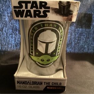 Disney Star Wars Mandalorian the child 16 ounce glass green white new in box